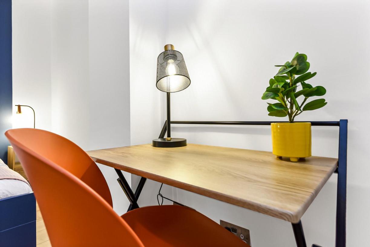 Bright And Spacious 2 Bed In Appartamento
